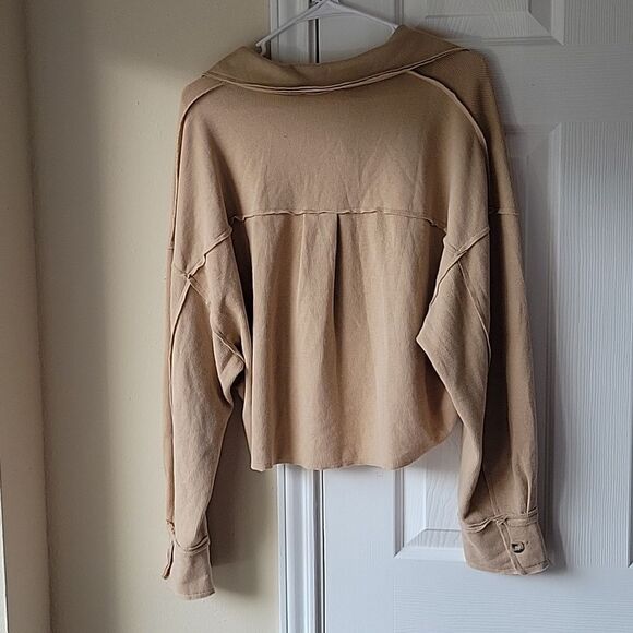 Junior's Tan Button Up Crop Top Small - Picture 3 of 3